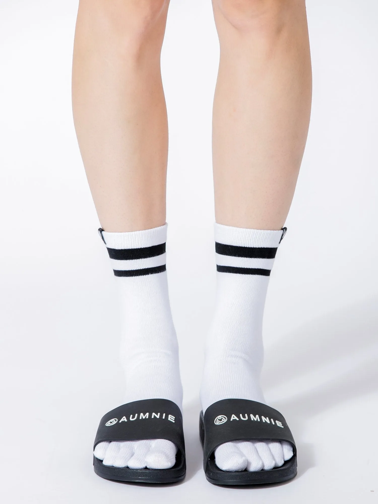 KNEE HIGH FULL TOE YOGA GRIP SOCKS, WHITE/BLACK