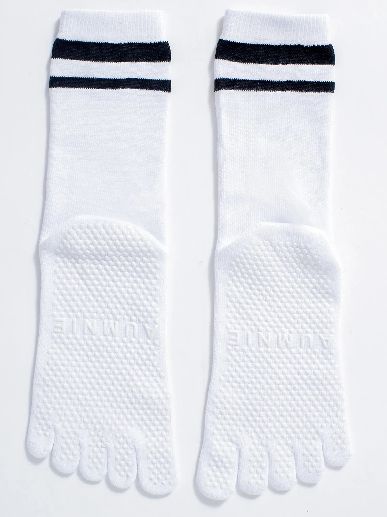 KNEE HIGH FULL TOE YOGA GRIP SOCKS, WHITE/BLACK