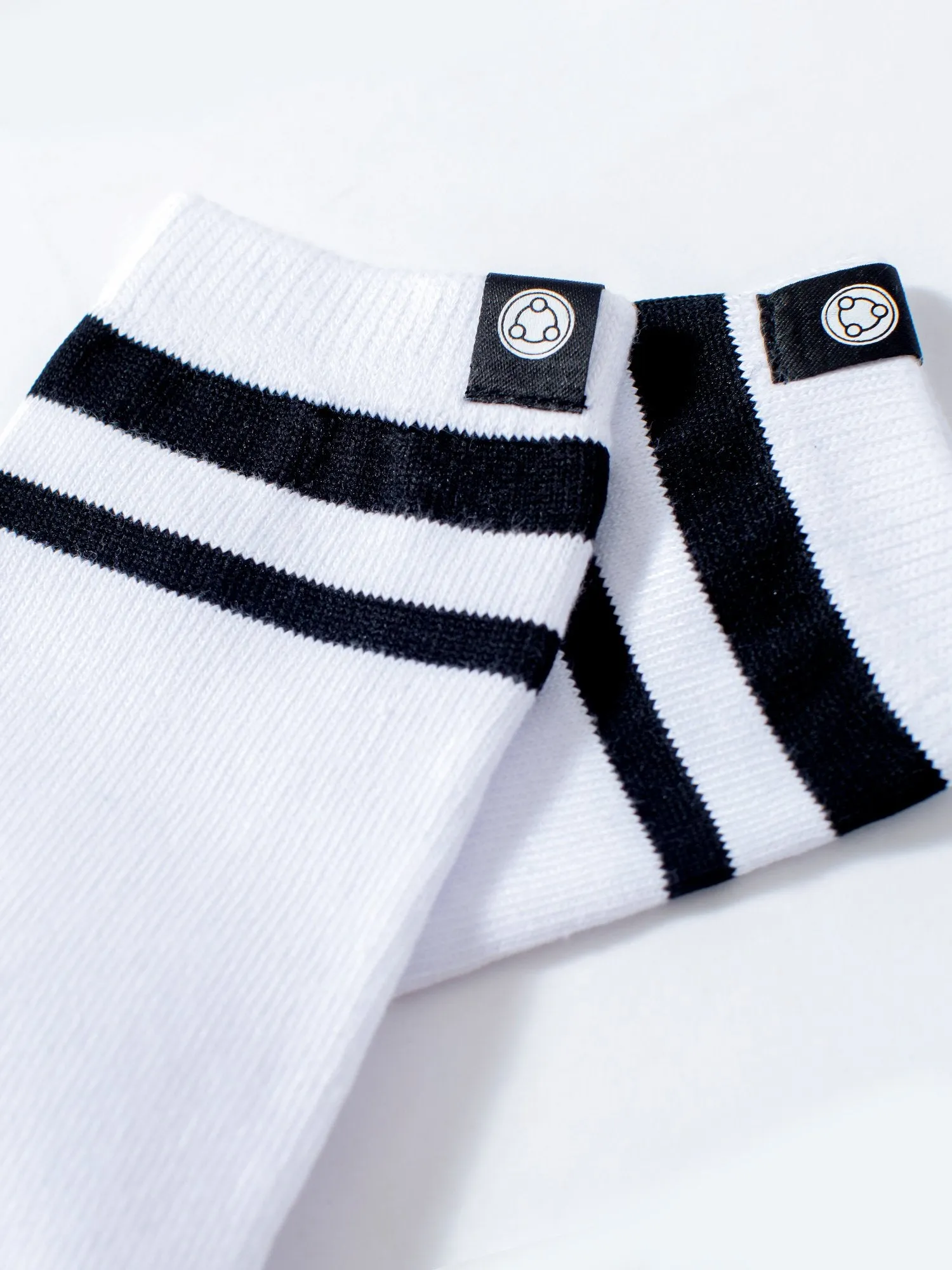 KNEE HIGH FULL TOE YOGA GRIP SOCKS, WHITE/BLACK